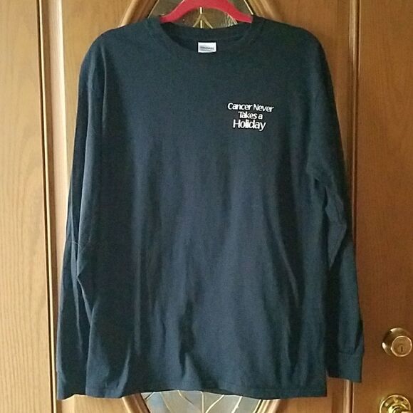 Cancer Never Takes A Holiday T-shirt SZ M NWOT - Picture 2 of 4